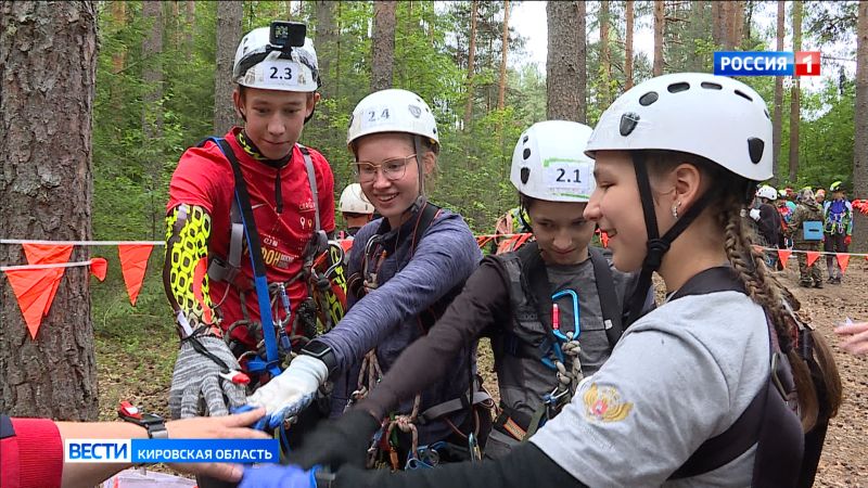 На берегу Быстрицы проходит 63-й туристский молодежный слет