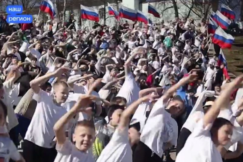 Для участия в утренней зарядке на Театральной площади поступило более 5 тысяч заявок