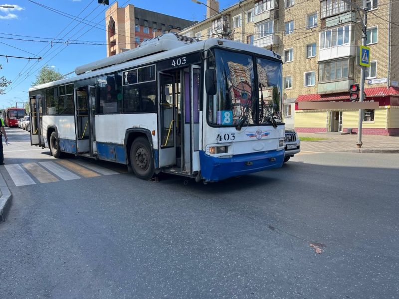 В центре Кирова троллейбус сбил пешехода