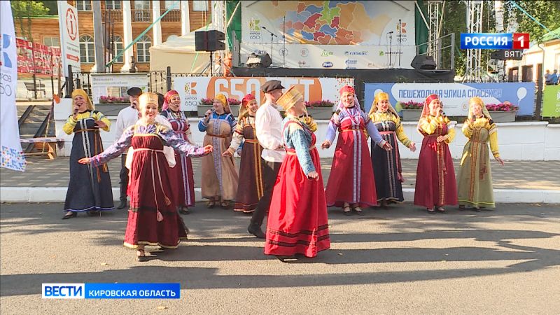 На пешеходной Спасской выступили творческие коллективы из Республики Коми