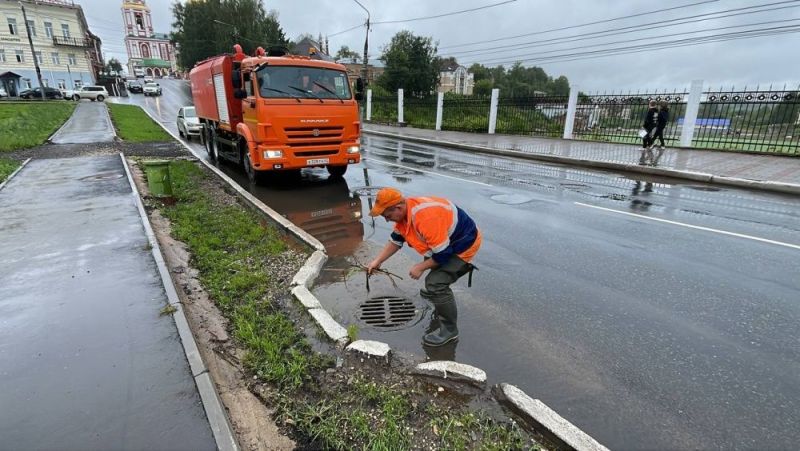 Симаков поручил подрядчикам сосредоточиться на очистке ливневок