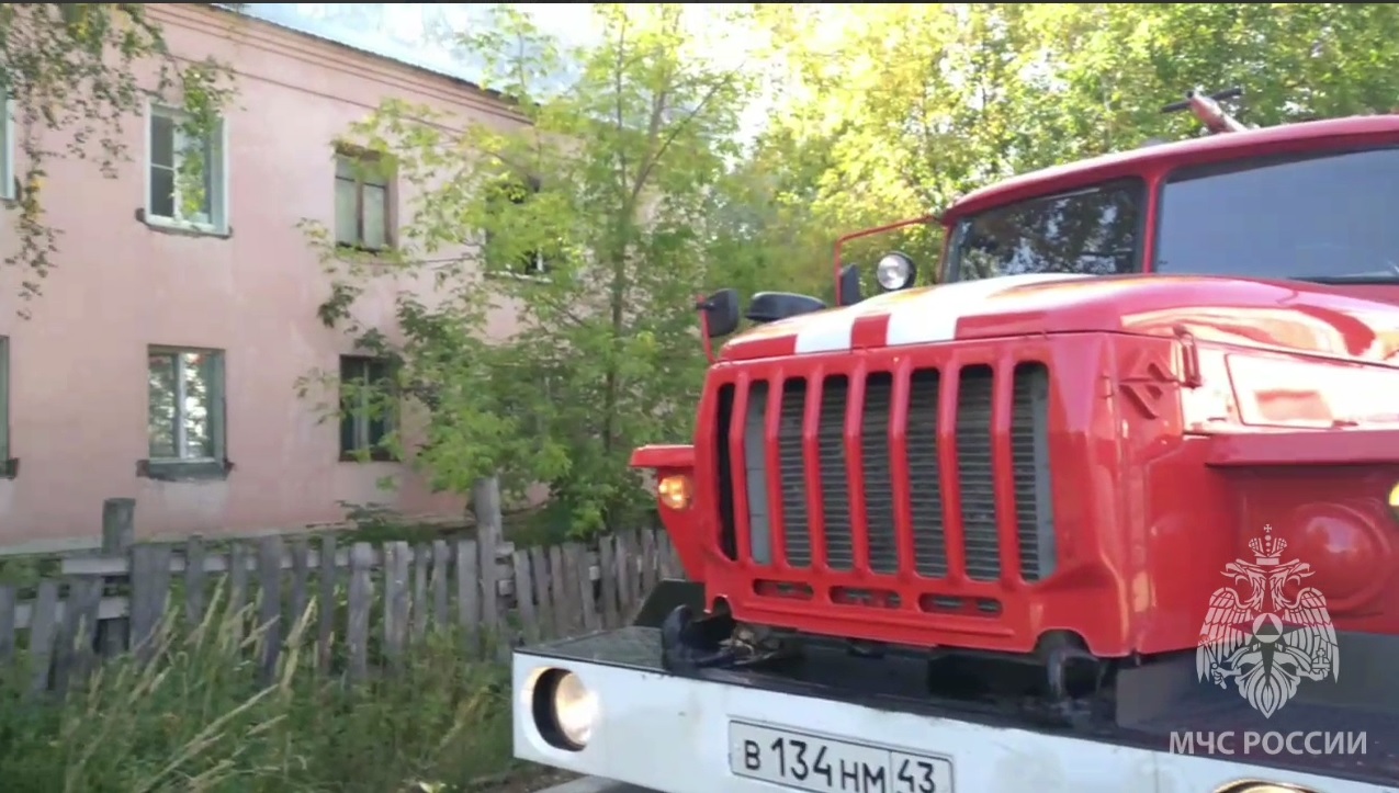 Поджог мог стать причиной пожара в жилом доме в Кирове