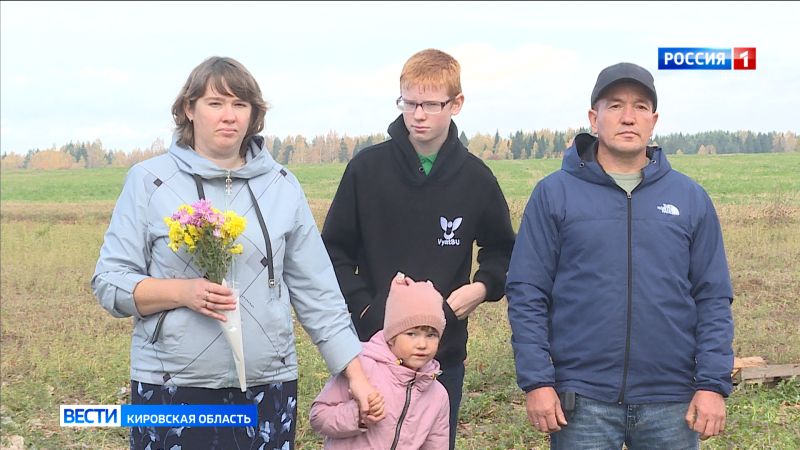 В Уржумском районе семья учителей получила новое жилье по договору социального найма