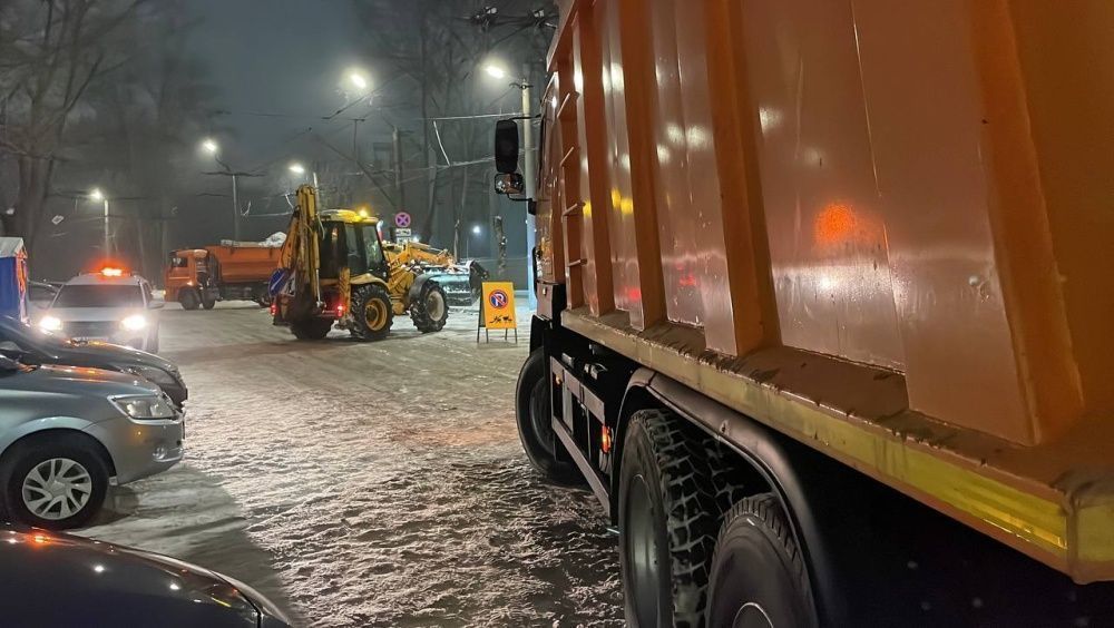 В Кирове автомобили, мешающие уборке снега, отправляют на штрафстоянку