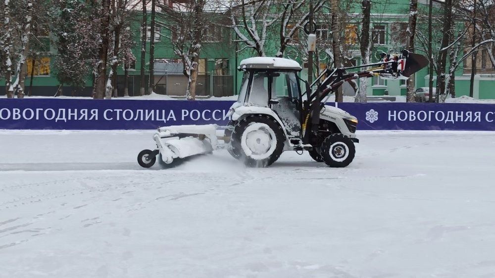 В Гагаринском парке завершается заливка катка