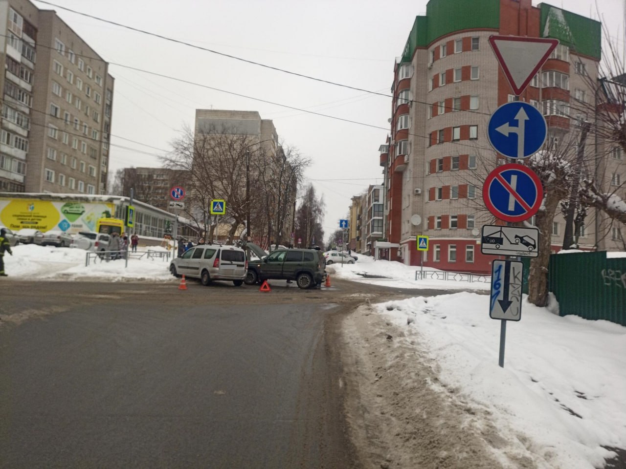 Три человека пострадали в ДТП в центре Кирова