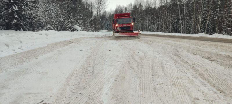 После снегопада в Кировской области дорожные службы работают в усиленном режиме